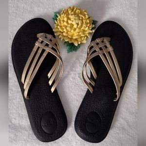 Sanuk Gold Metallic Strappy Sandals size 9